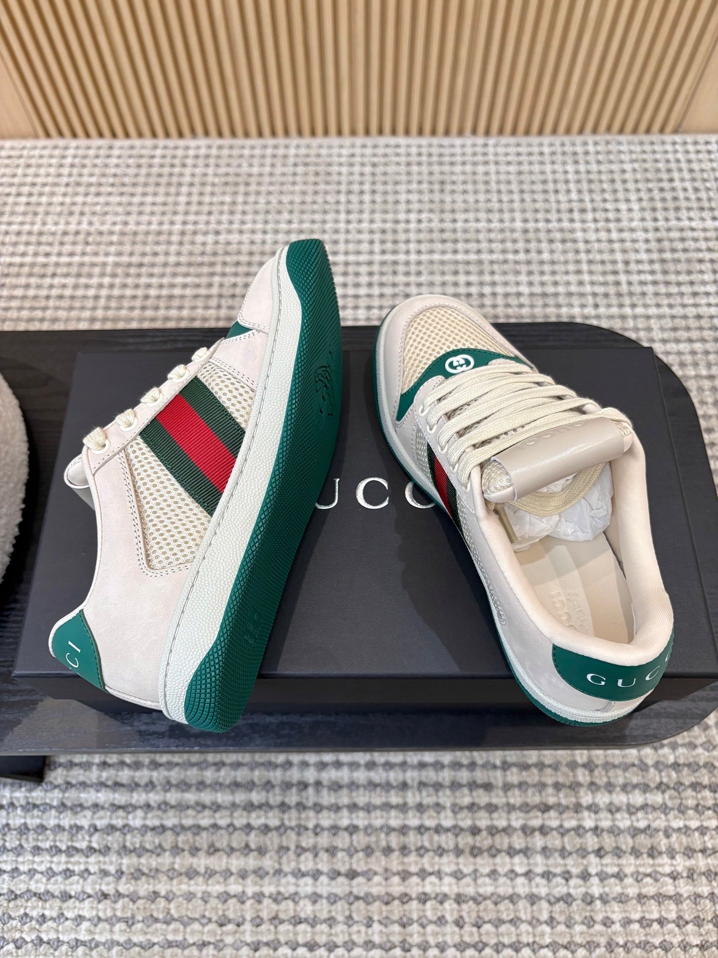 GUCCI 26S MESH SNEAKERS IN LIGHT BEIGE AND GREEN LEATHER