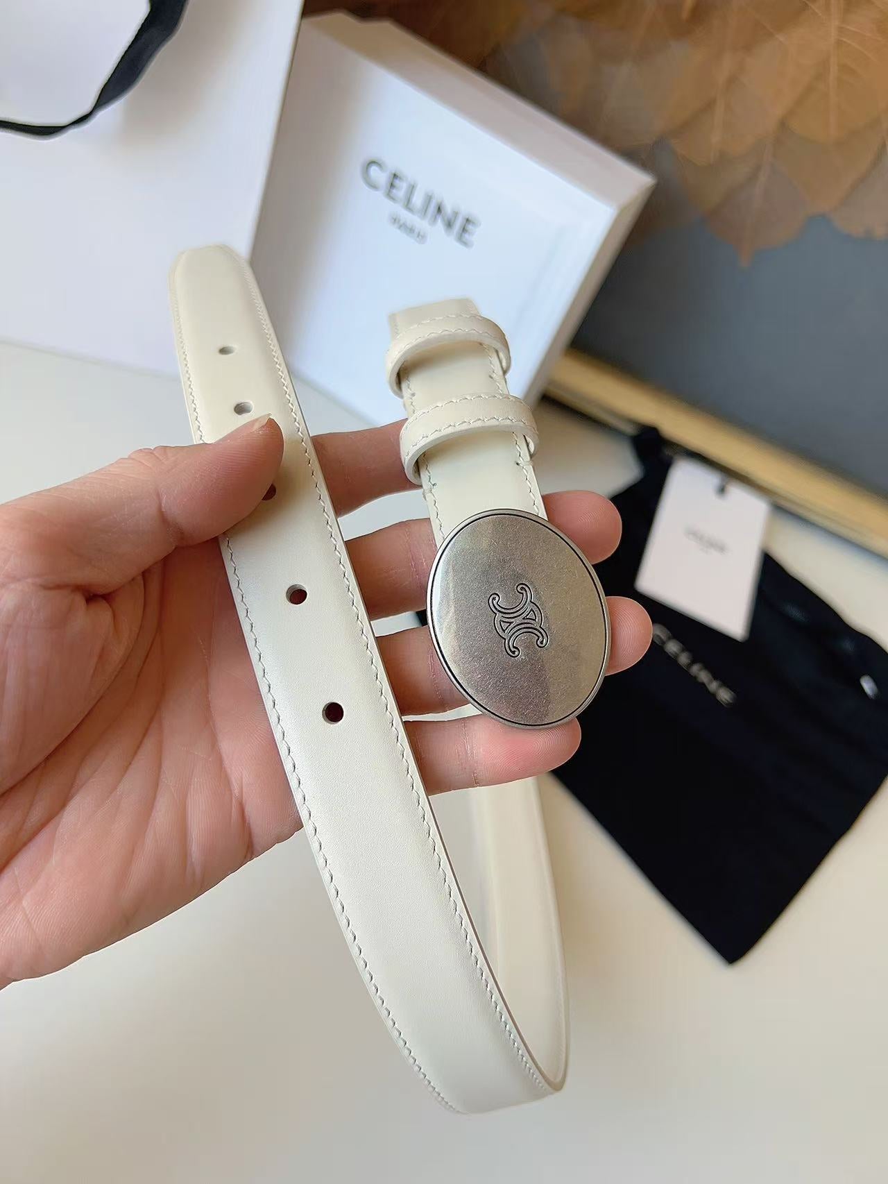CELINE 26S BELT 25 MM IN WHITE CALFSKIN 672302