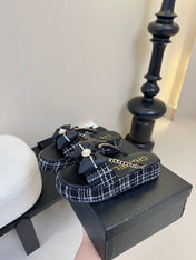 PLATFORM FLIP-FLOPS IN BLACK TWEED FABRIC