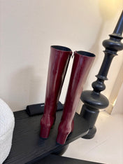 YSL 26S KNEE-HIGH HEELED BOOTS IN DARK RED SHINY CALFSKIN