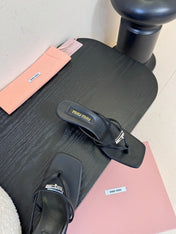 MIUMIU 26S LOW-HEEL THONG SANDALS IN BLACK CALFSKIN