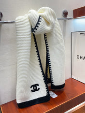 KNIT SCARF 200 CM IN WHITE CASHMERE WITH BLACK LOGO 383911