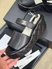 CC HIGH WEDGE SANDALS IN BLACK LAMBSKIN