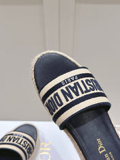 DWAY WEDGE SLIDES 45MM IN BLACK AND BEIGE FABRIC RAFFIA SOLE