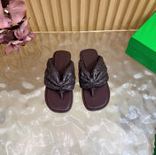 BOTTEGA VENETA 26S THONG SANDALS IN DARK BROWN LAMBSKIN