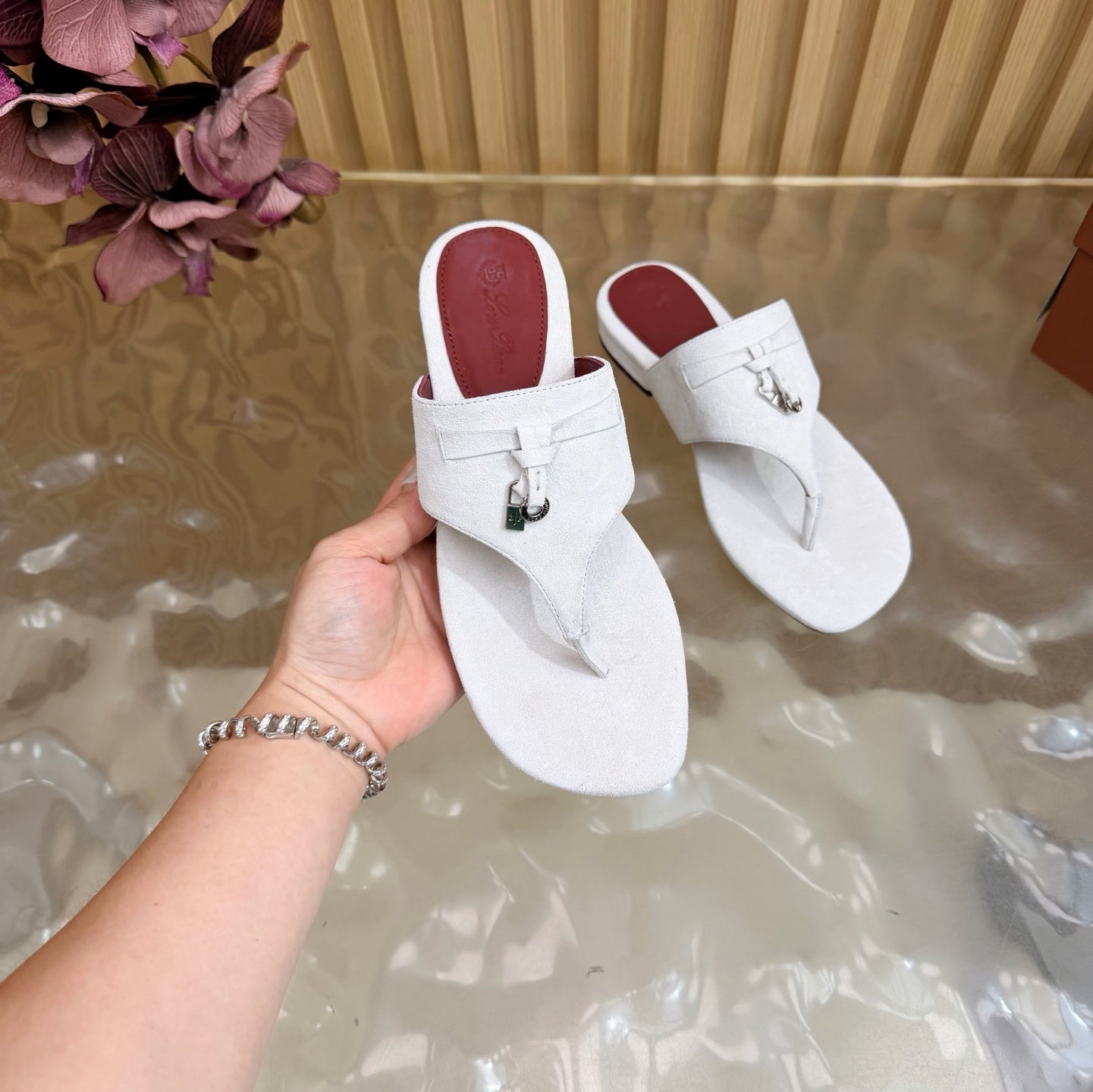 LP 26S THONG SANDALS IN WHITE SUEDE SILVER HARDWARE