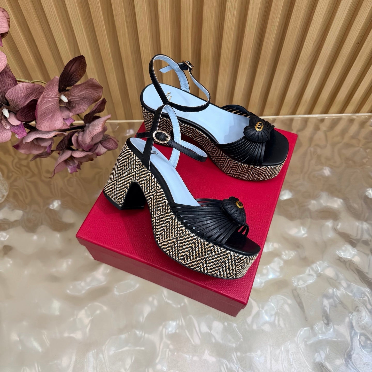 VALENTINO 26S PLATFORM SANDALS 90 MM IN BLACK CALFSKIN BEIGE WOVEN FABRIC