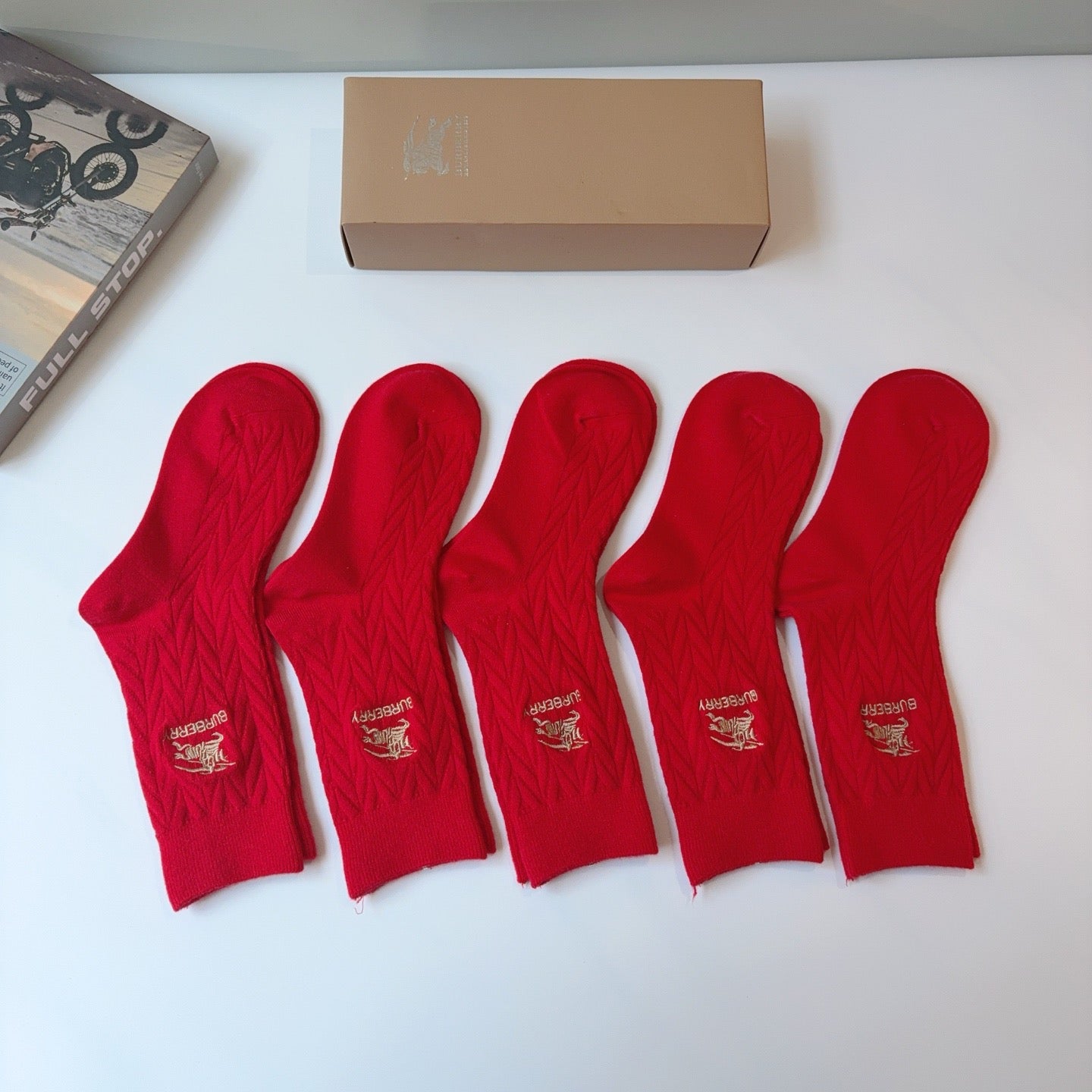 BURBERRY 26S CREW SOCKS 154396 (1 BOX)