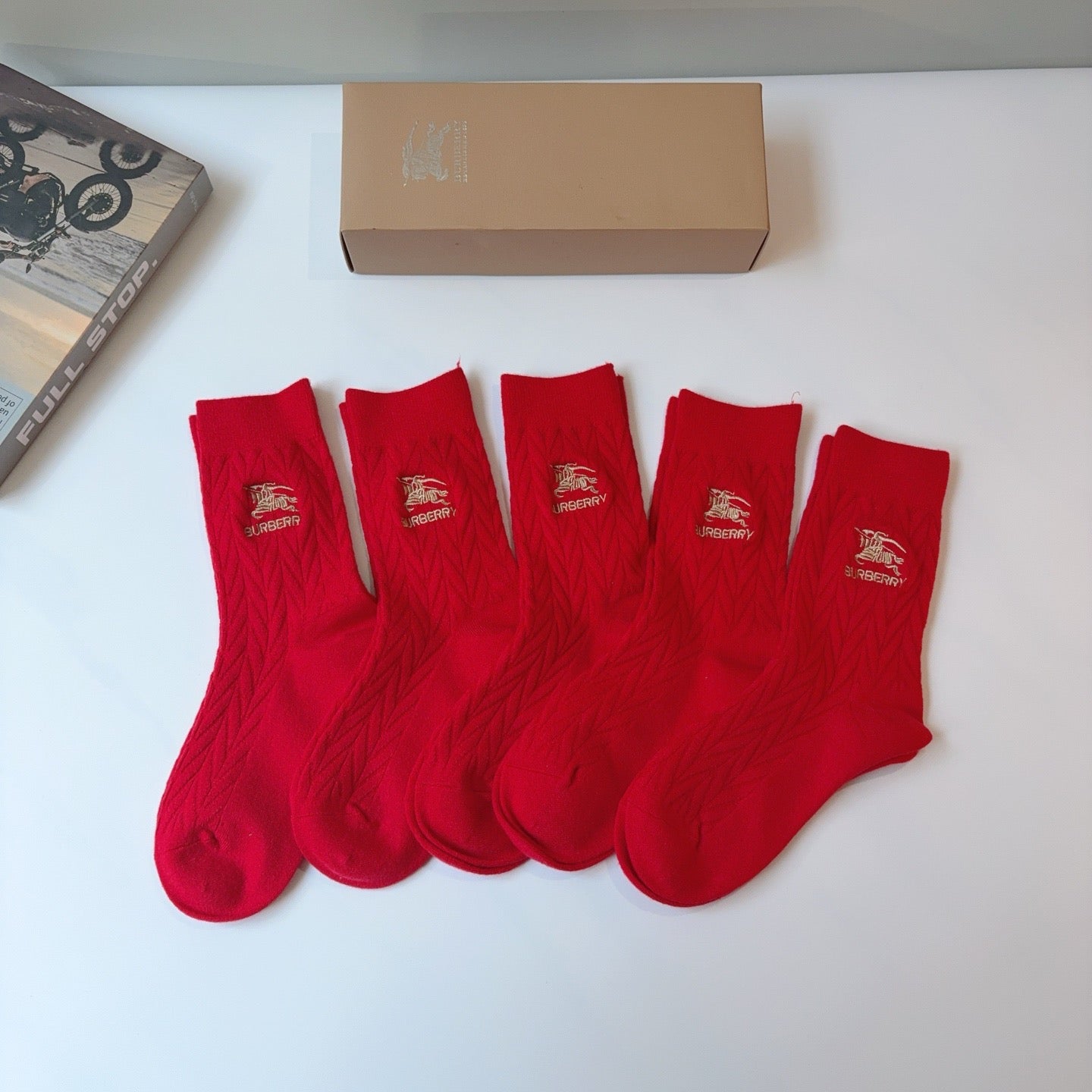 BURBERRY 26S CREW SOCKS 154396 (1 BOX)