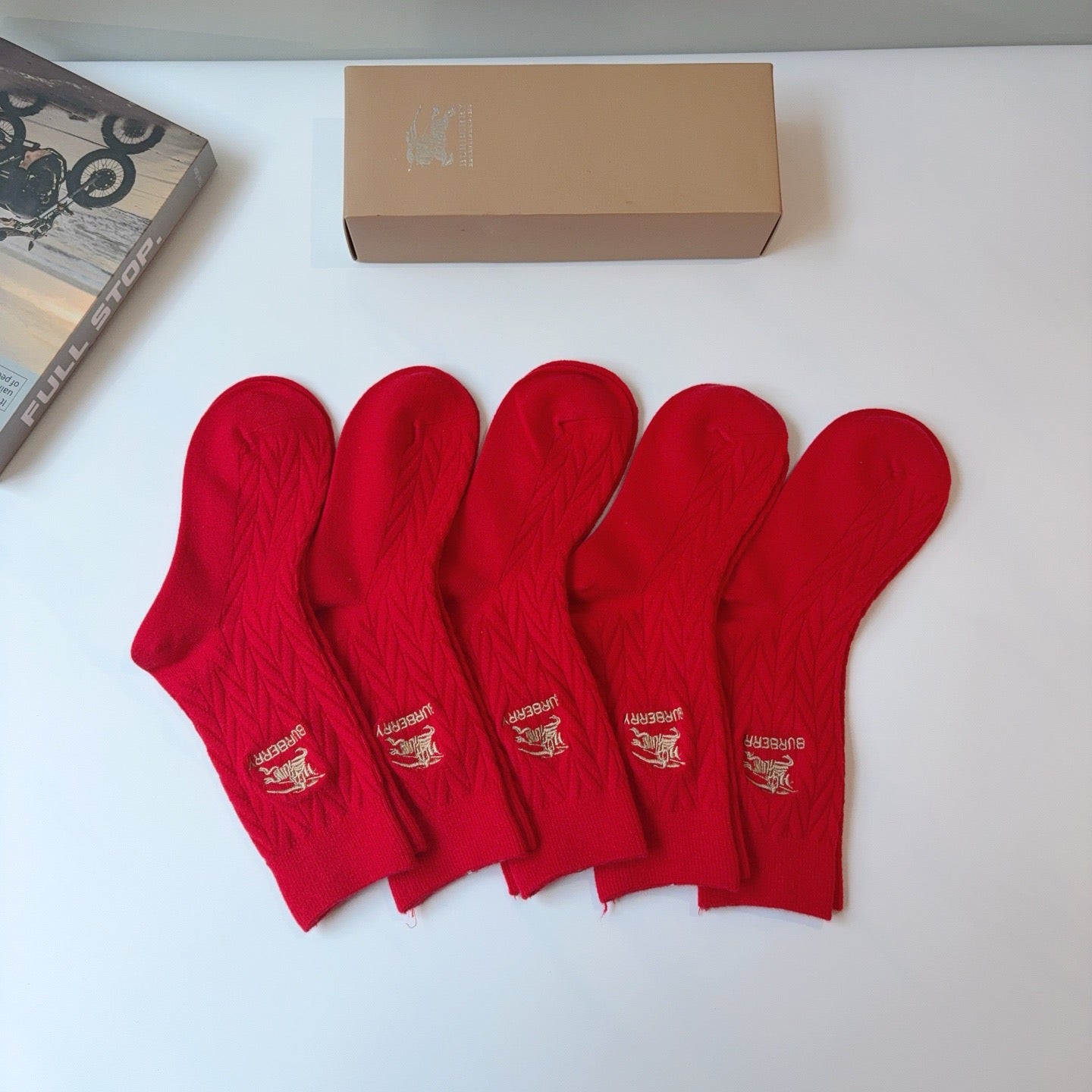 BURBERRY 26S CREW SOCKS 154396 (1 BOX)