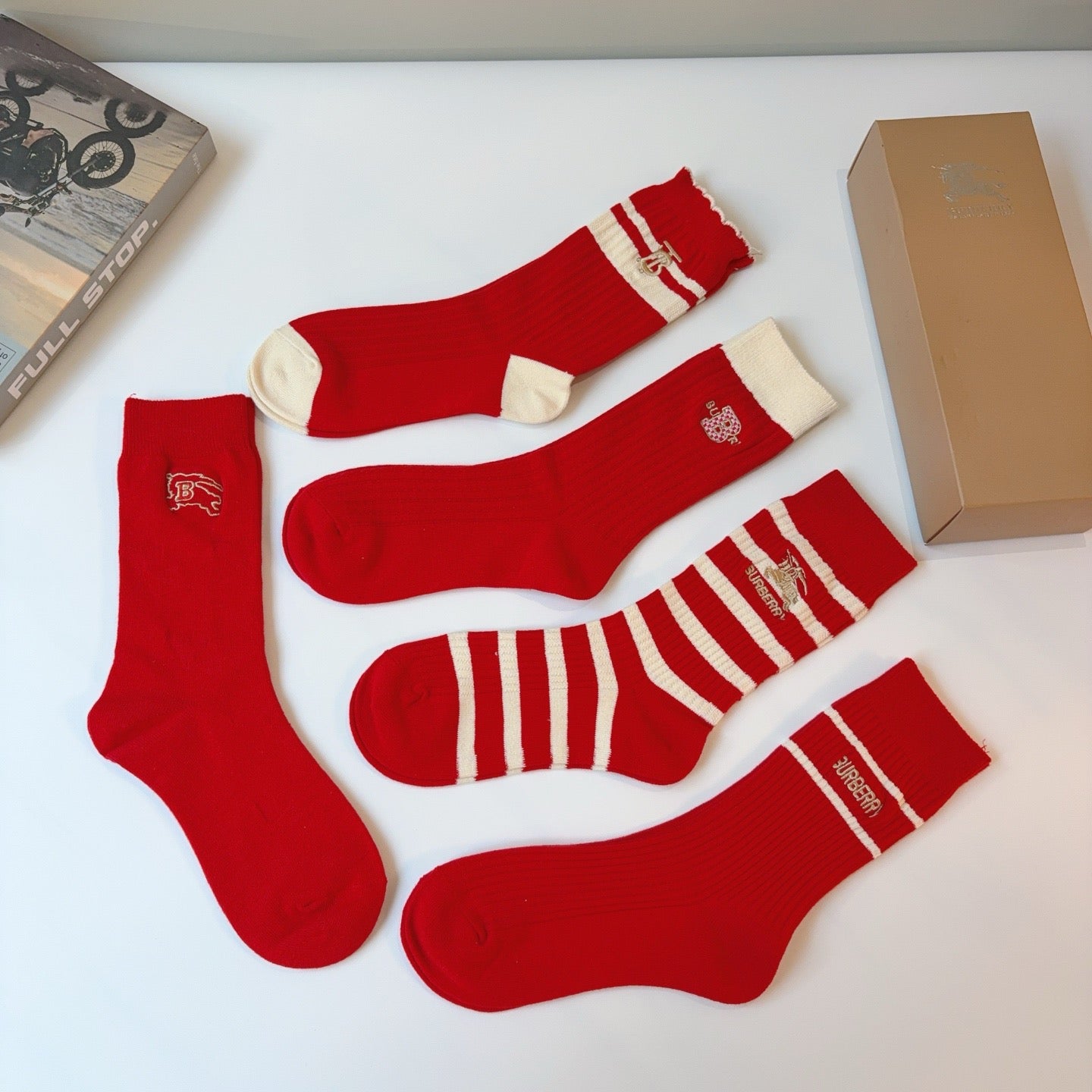BURBERRY 26S CREW SOCKS 154399 (1 BOX)