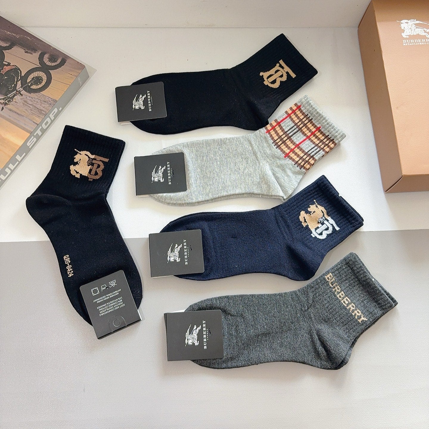 BURBERRY 26S ANKLE SOCKS 154270 (1 BOX)