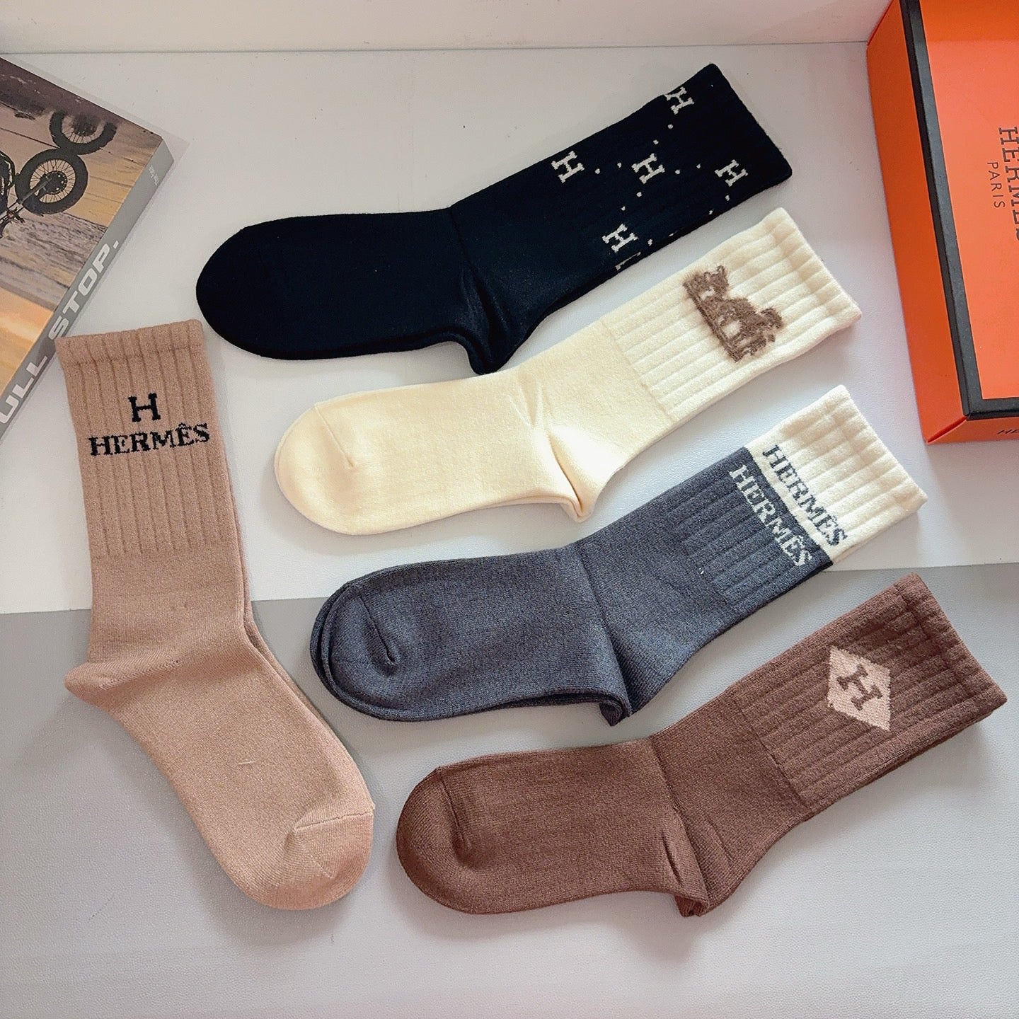 HERMES 26S CREW SOCKS 273855 (1 BOX)