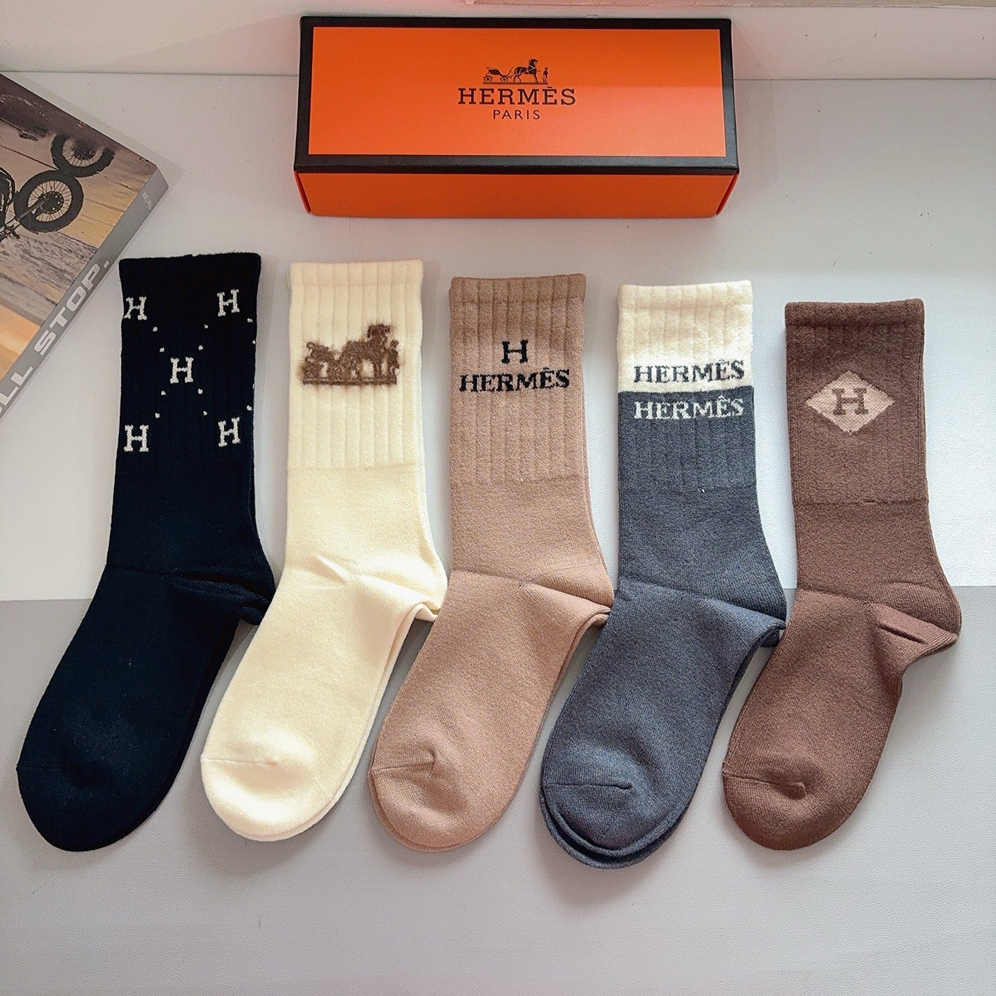HERMES 26S CREW SOCKS 273855 (1 BOX)