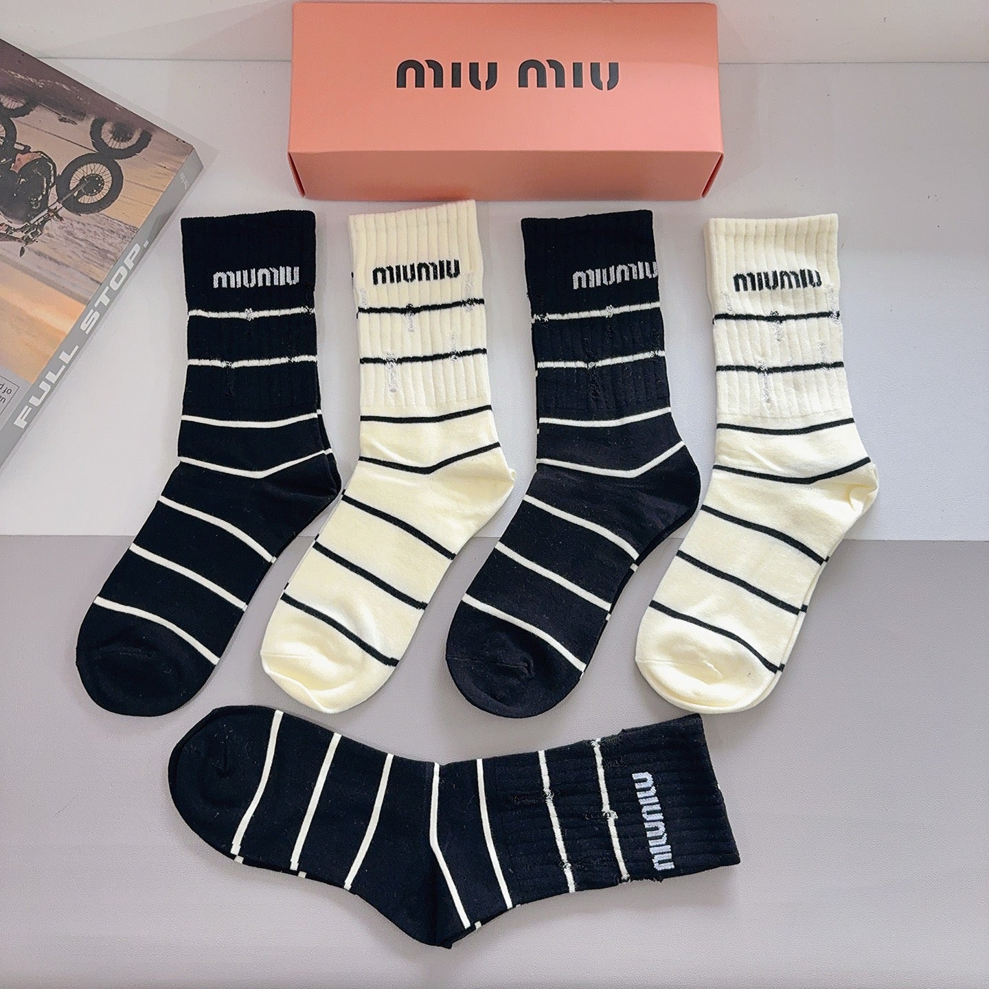 MIUMIU 26S CREW SOCKS 417797 (1 BOX)