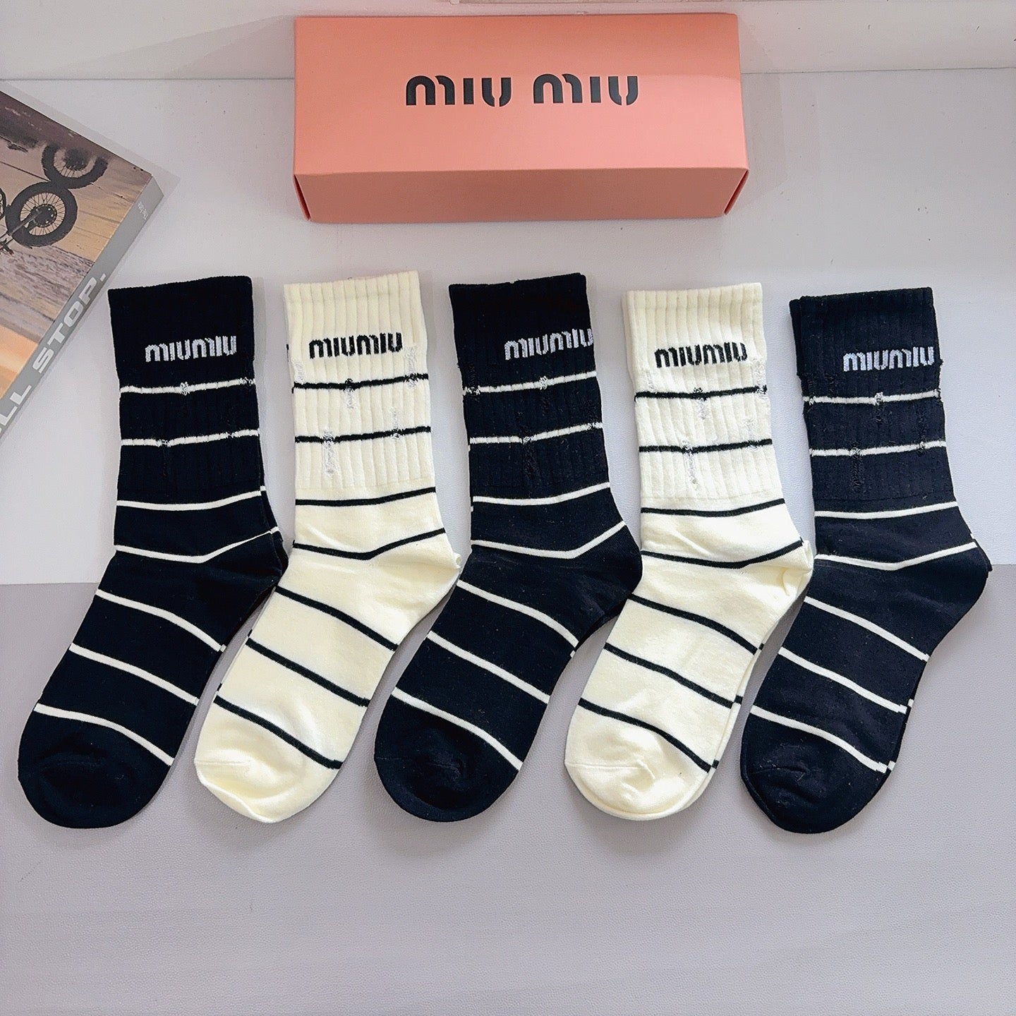 MIUMIU 26S CREW SOCKS 417797 (1 BOX)