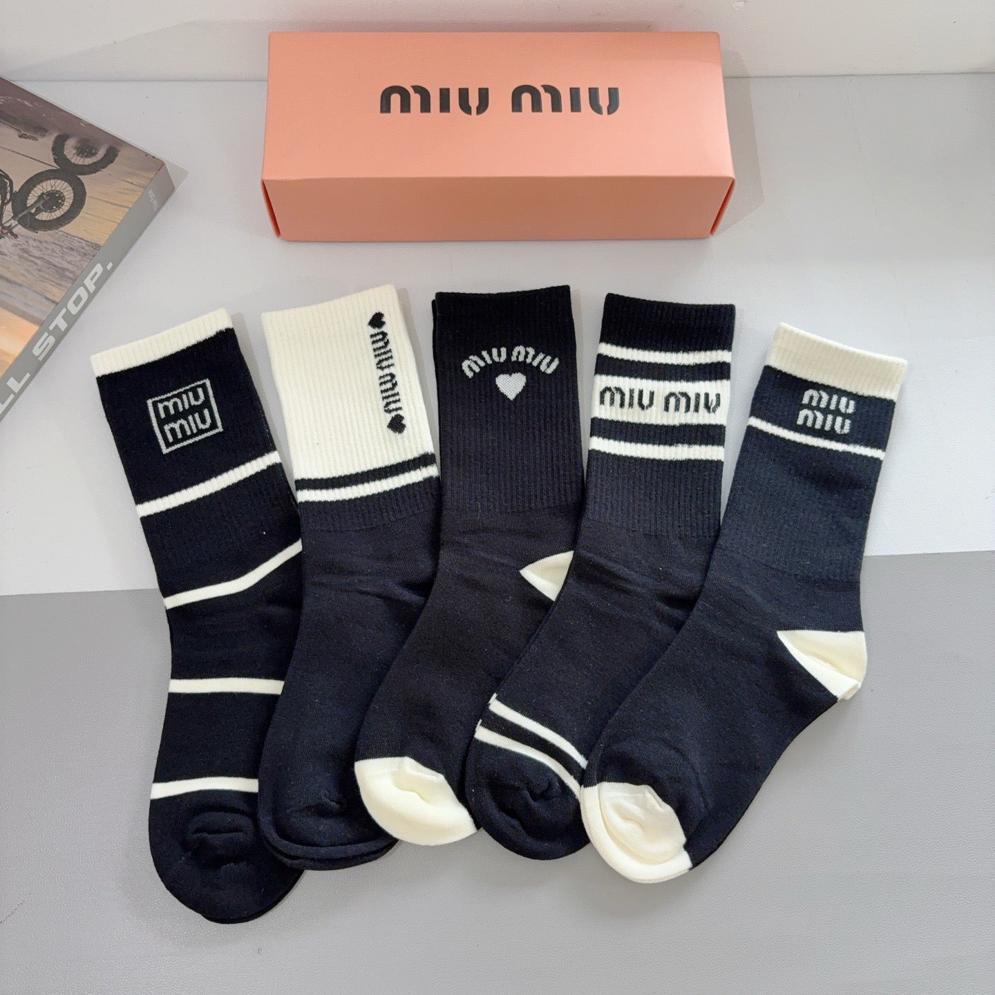 MIUMIU 26S CREW SOCKS 403788 (1 BOX)