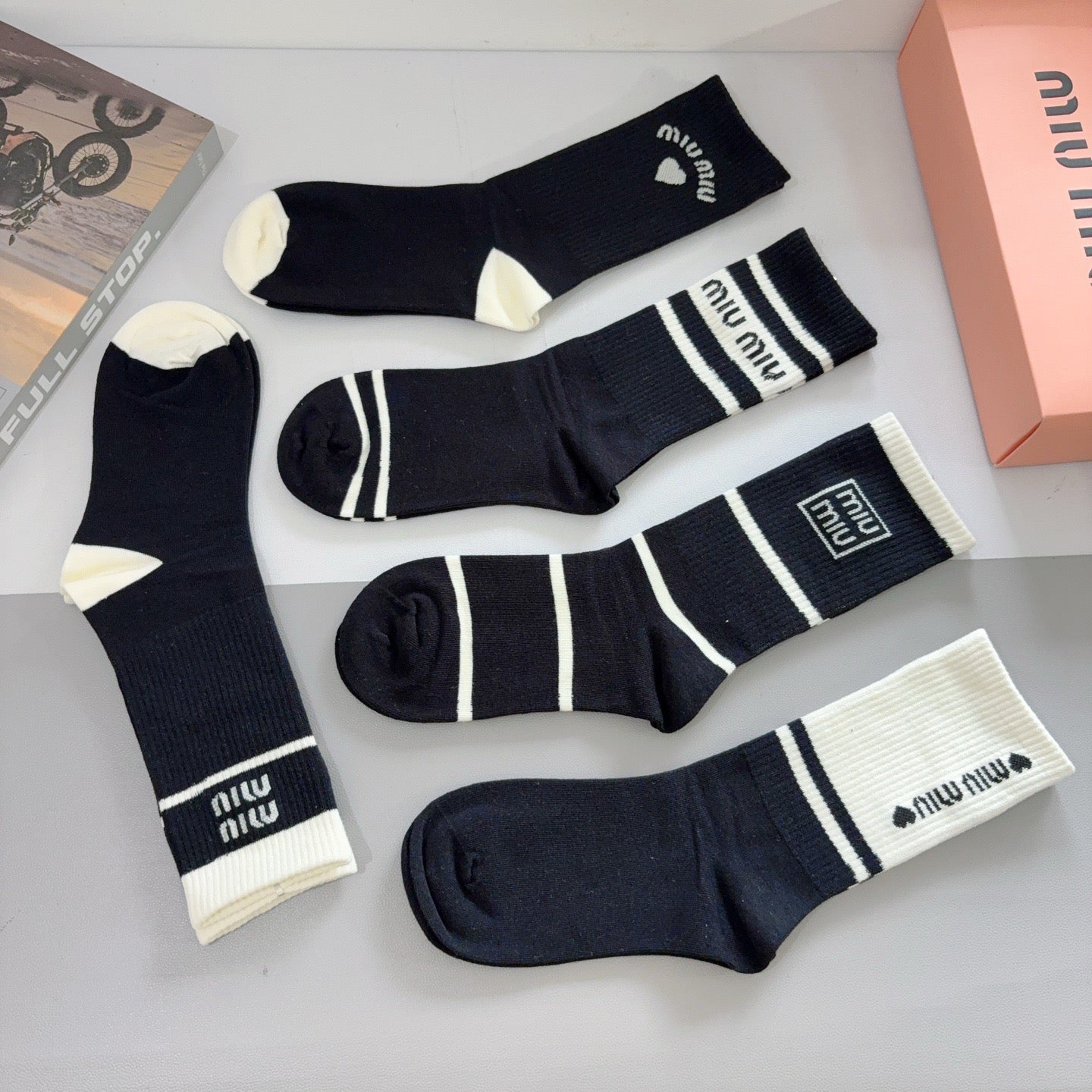 MIUMIU 26S CREW SOCKS 403788 (1 BOX)