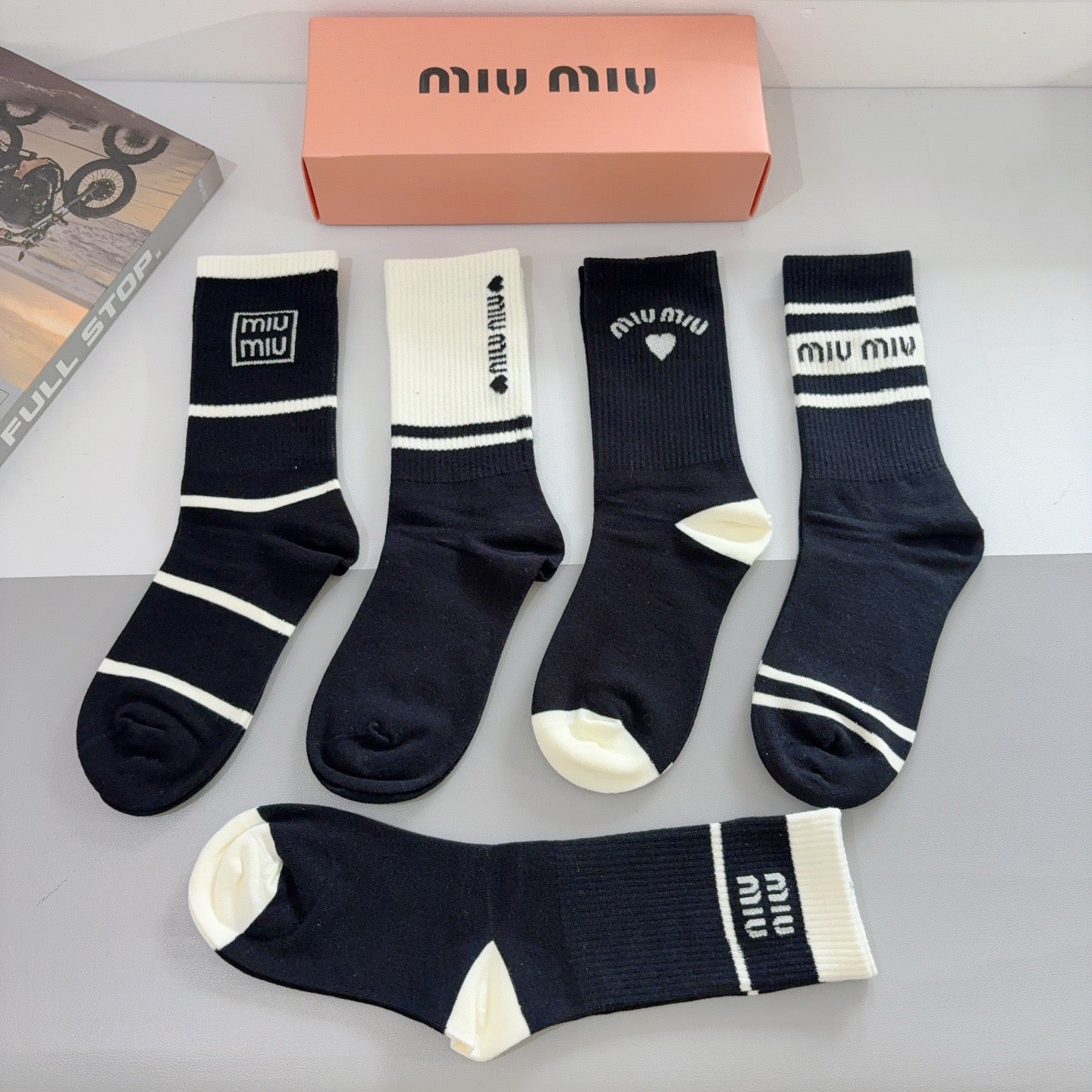 MIUMIU 26S CREW SOCKS 403788 (1 BOX)