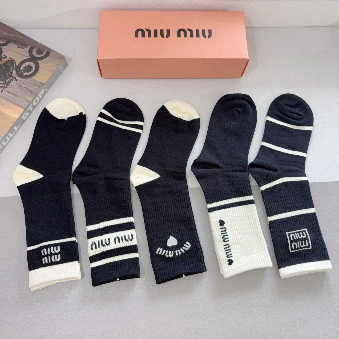 MIUMIU 26S CREW SOCKS 403788 (1 BOX)