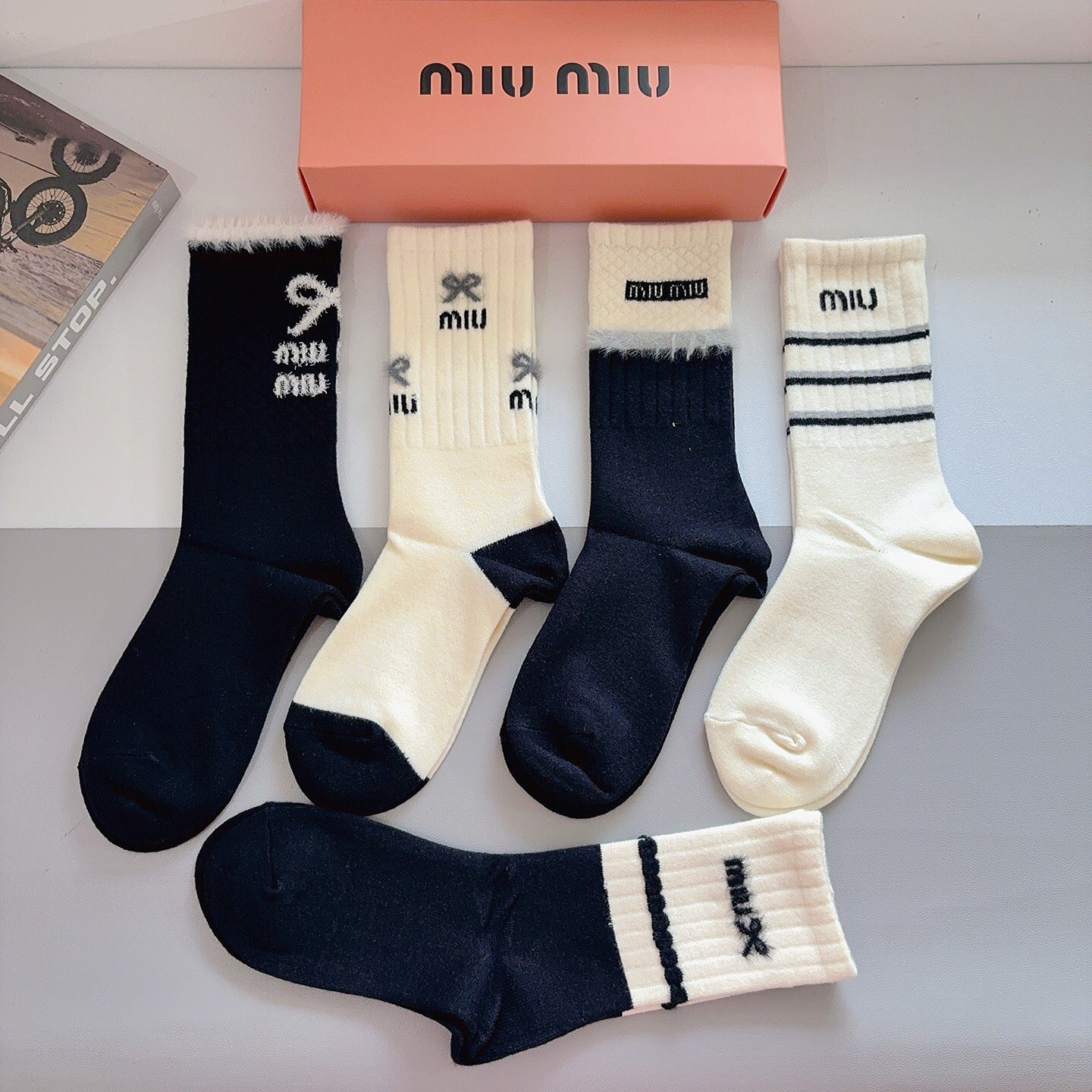 MIUMIU 26S CREW SOCKS 405318 (1 BOX)