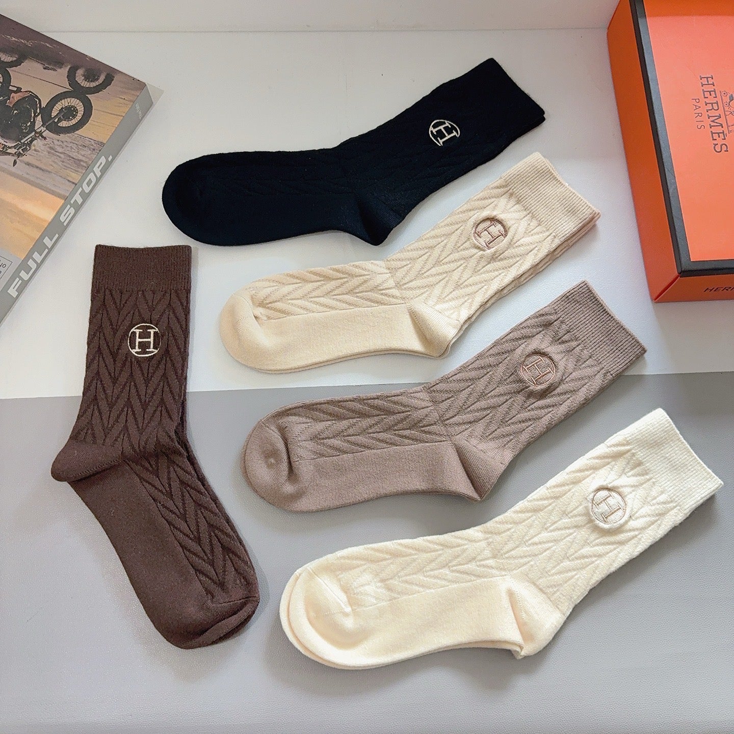 HERMES 26S CREW SOCKS 405335 (1 BOX)