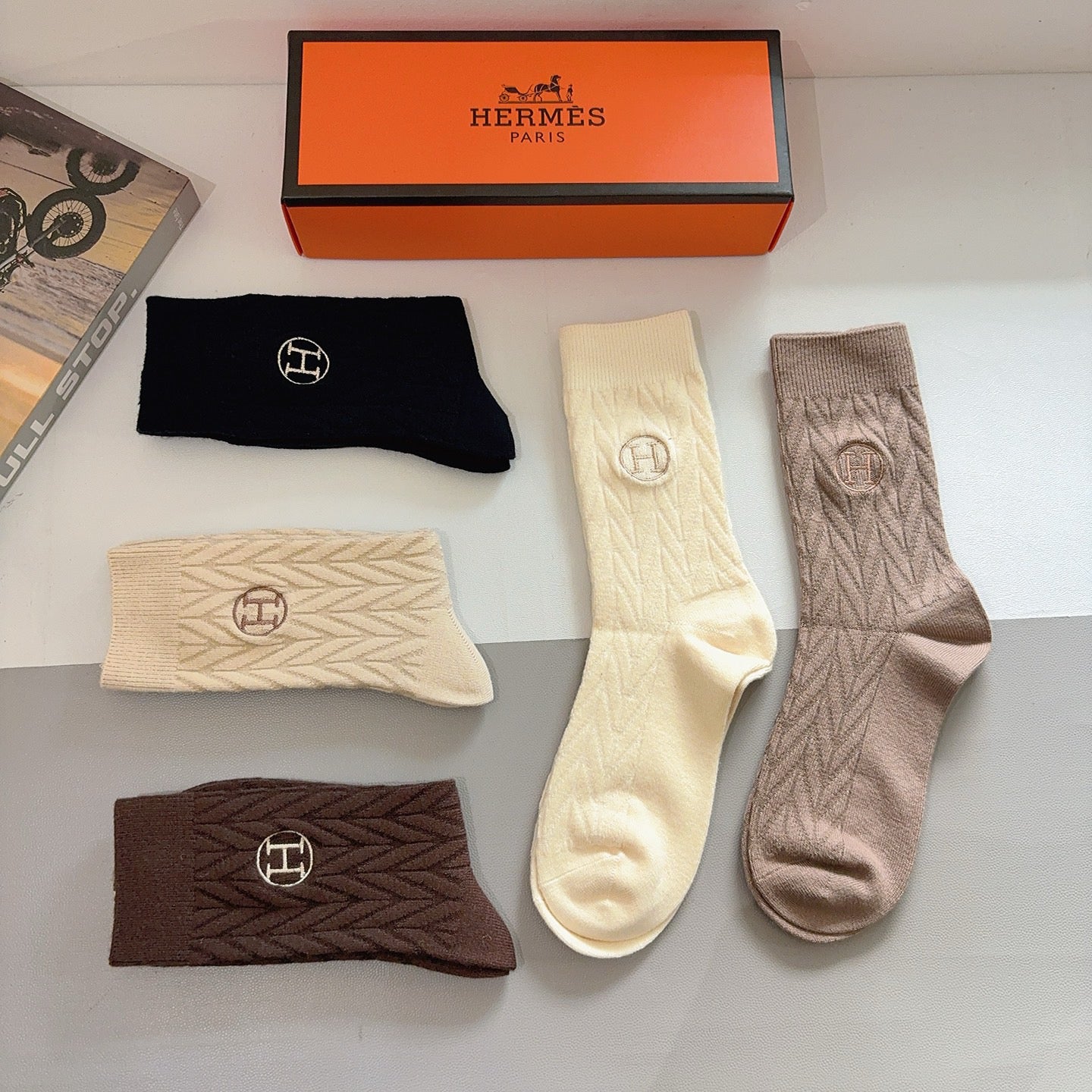 HERMES 26S CREW SOCKS 405335 (1 BOX)