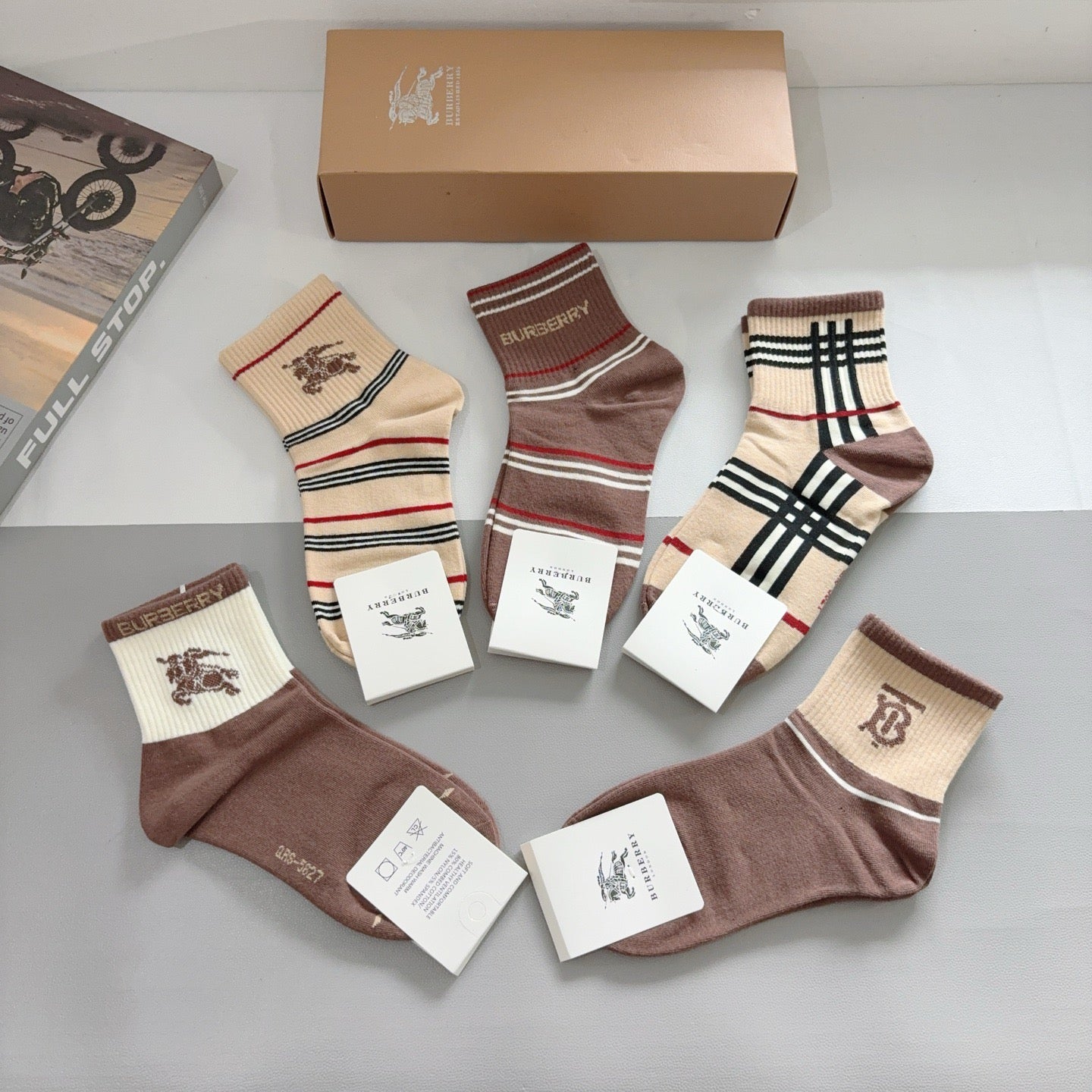 BURBERRY 26S ANKLE SOCKS 299355 (1 BOX)