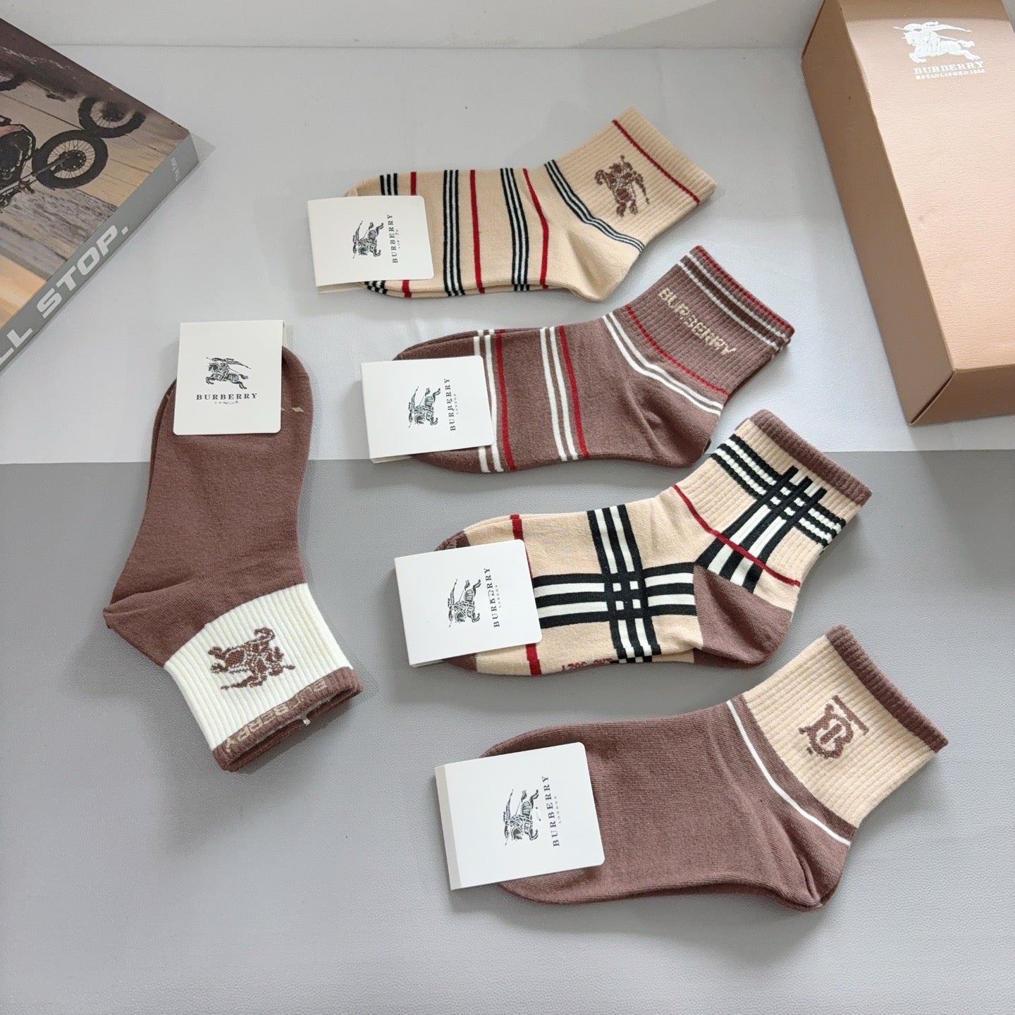 BURBERRY 26S ANKLE SOCKS 299355 (1 BOX)