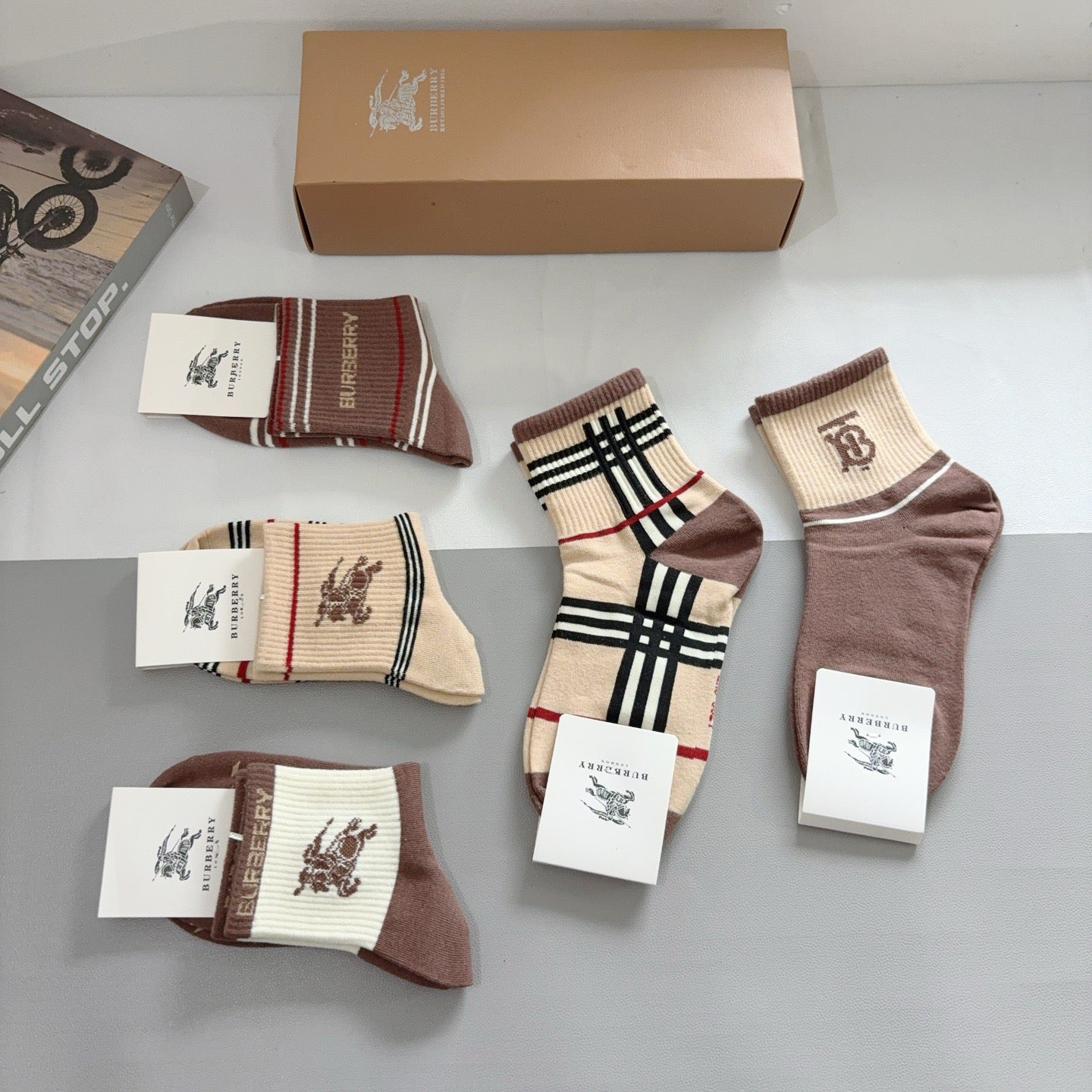 BURBERRY 26S ANKLE SOCKS 299355 (1 BOX)