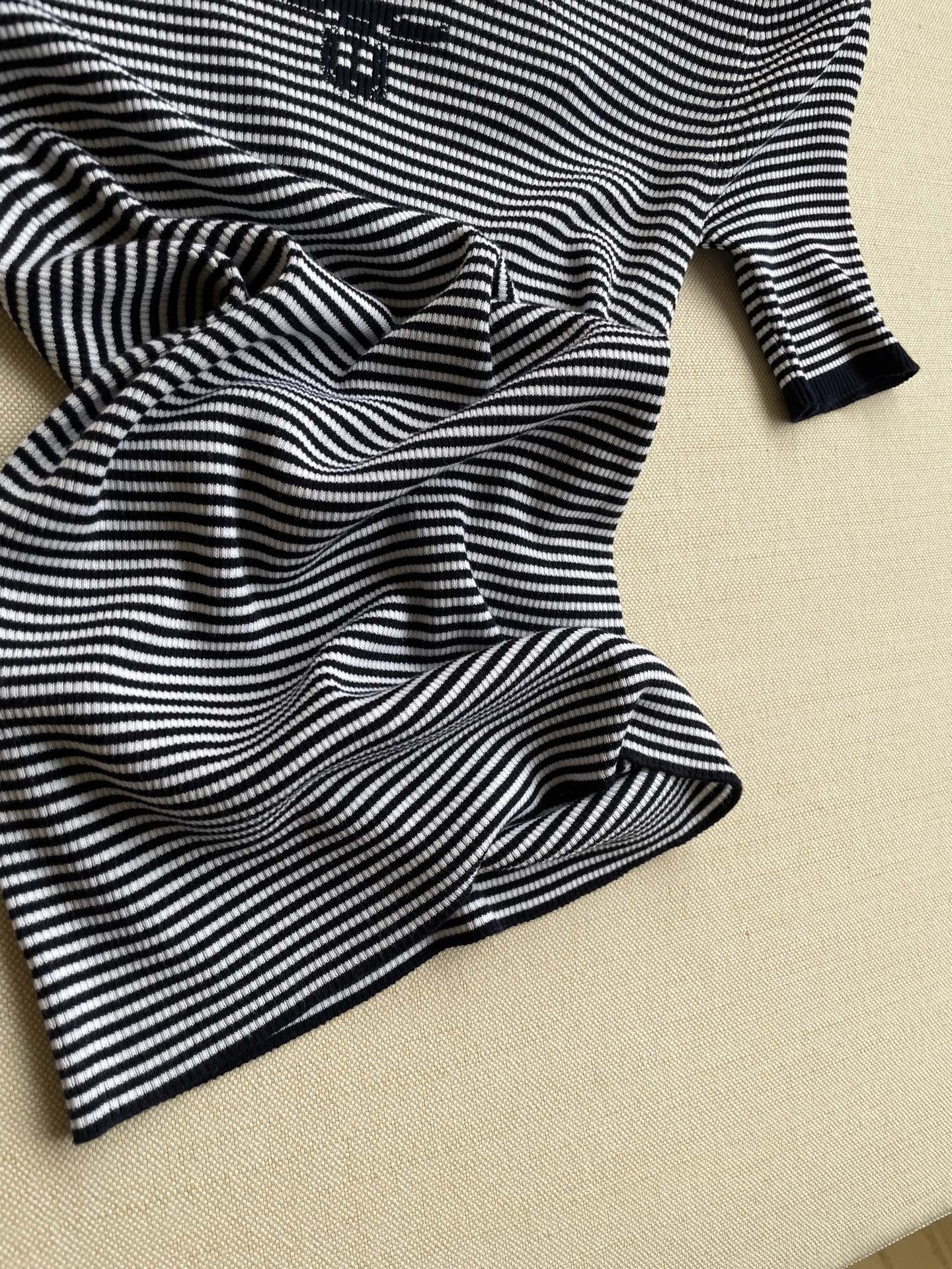 PRADA 26S SHORT-SLEEVE KNIT TOP 1003