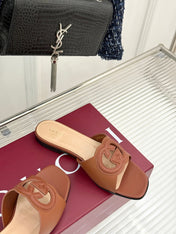 SLIDE SANDALS IN BROWN CALFSKIN