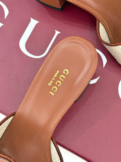 MID-HEEL MULE IN BROWN CALFSKIN AND CREAM WHITE FABRIC
