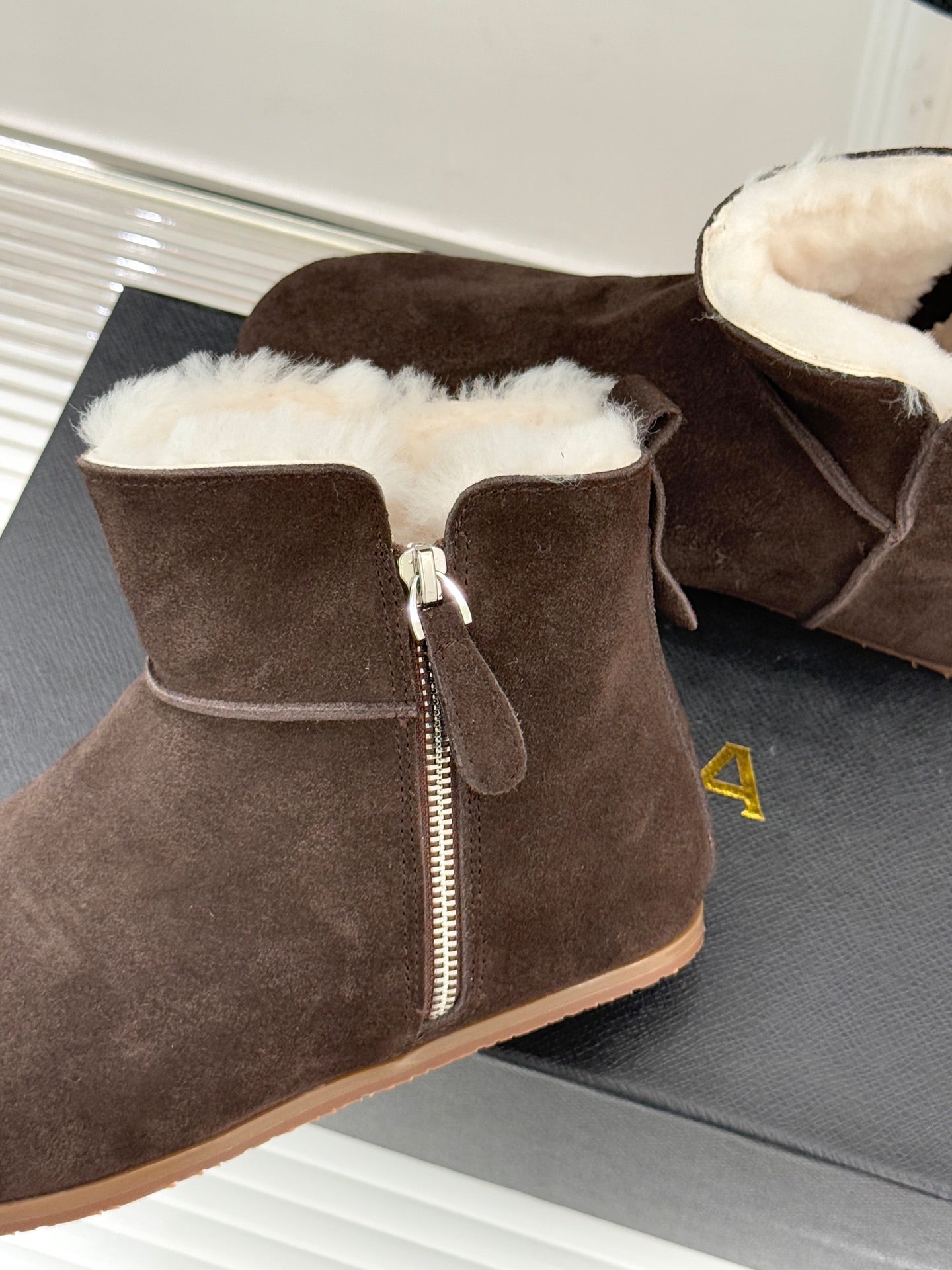 ALAIA 26S SNOW BOOTS IN DARK BROWN SUEDE AND WOOL