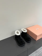 ANKLE BOOTS IN BLACK SUEDE AND FLEECE LINING