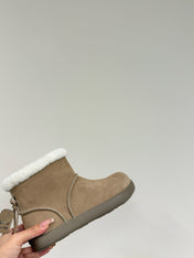 ANKLE BOOTS IN DESERT BROWN SUEDE AND FLEECE LINING