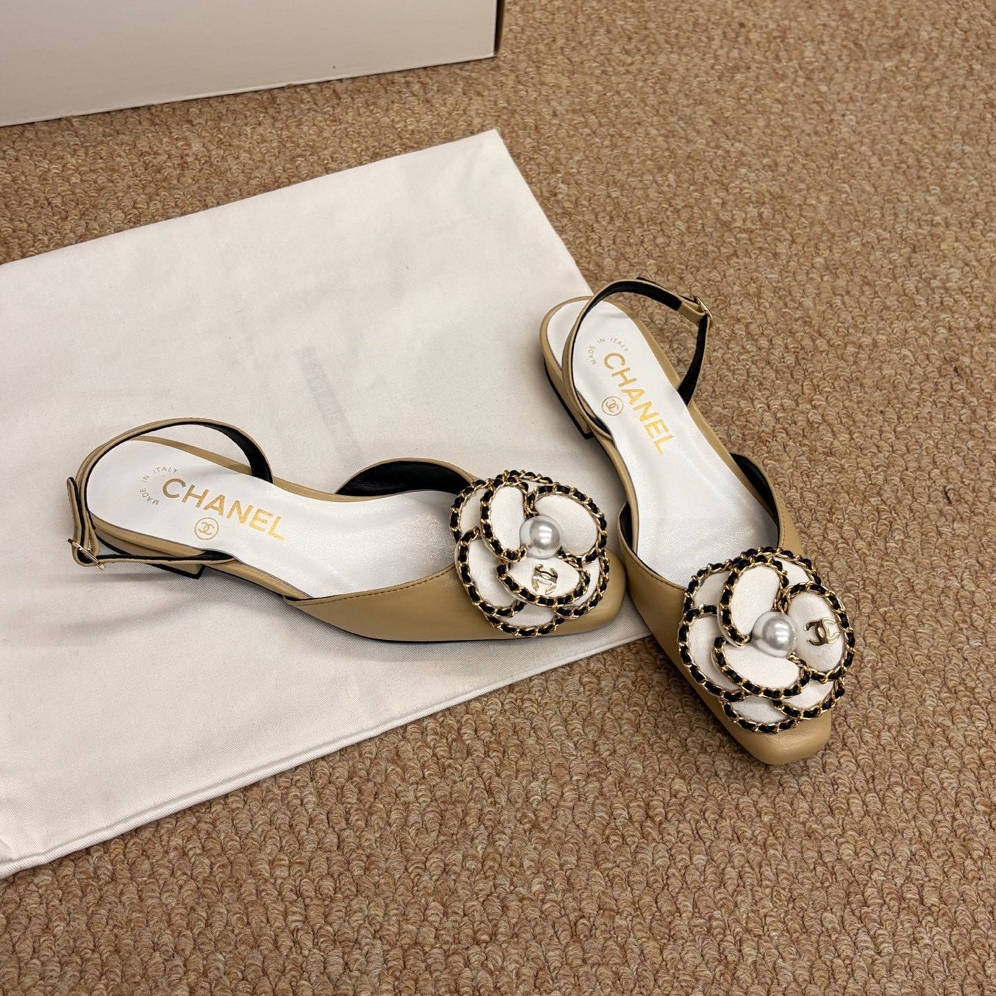 CHANEL 26S SLINGBACK FLATS IN BEIGE CALFSKIN CAMELLIA PEARL