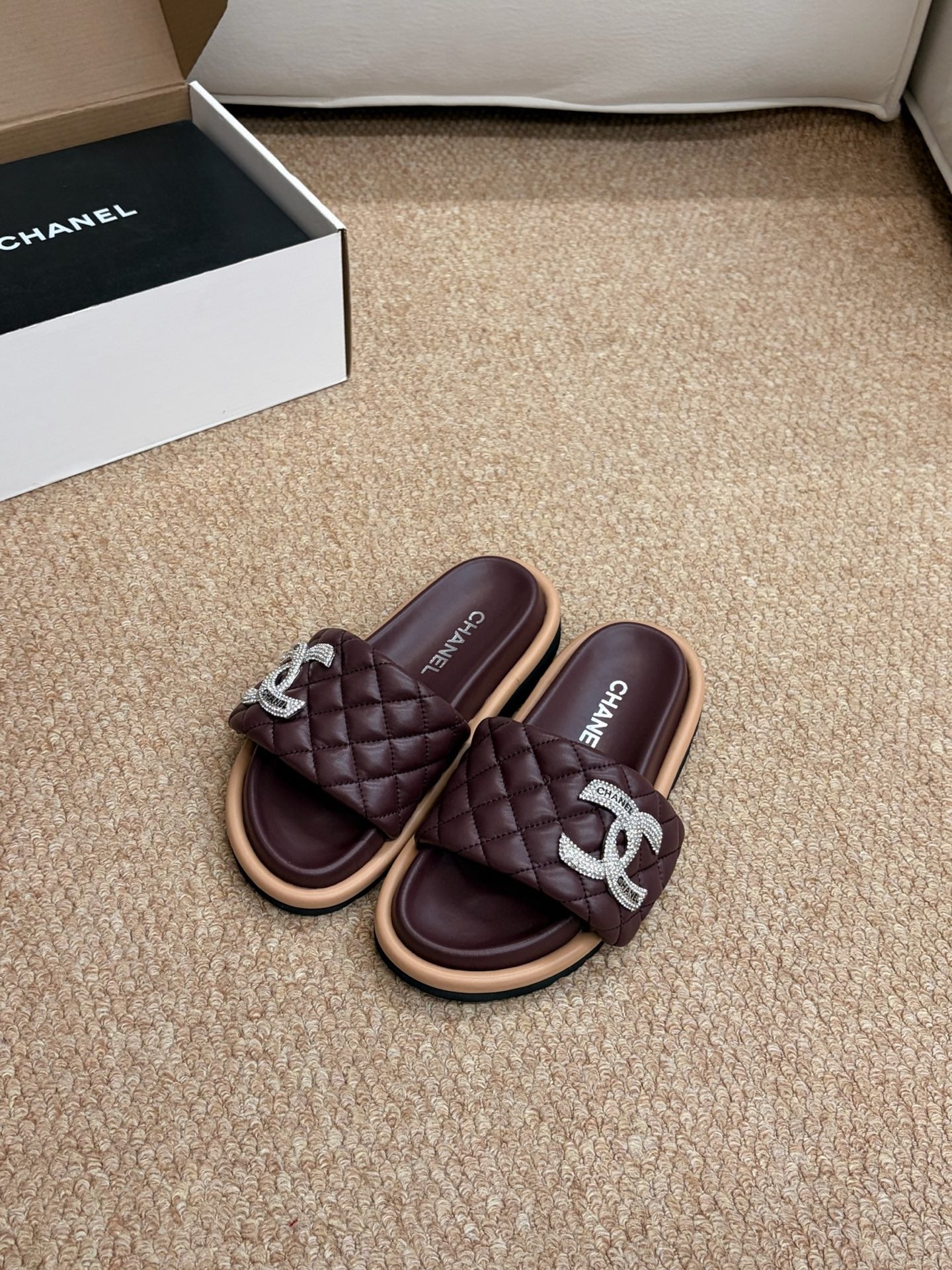 CHANEL 26S SLIDE SANDALS IN BURGUNDY RED QUILTED CALFSKIN SILVER HARDWARE
