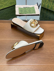 FLAT MULE IN WHITE CALFSKIN WITH GOLD HARDWARE