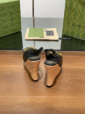 GG WEDGE PLATFORM IN BLACK CALFSKIN WITH GOLD HARDWARE