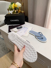 THONG SLIPPERS IN LIGHT BLUE DENIM