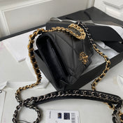 19 WOC 19CM BLACK LAMBSKIN GOLD HARDWARE