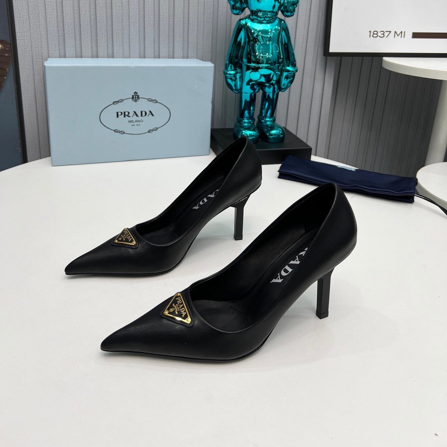 PRADA 26S POINTED TOE PUMPS STILETTO HEEL 80MM IN BLACK CALFSKIN