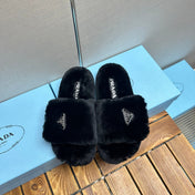 THICK-SOLED FUR SLIDES BLACK WITH TRIANGLE LOGO