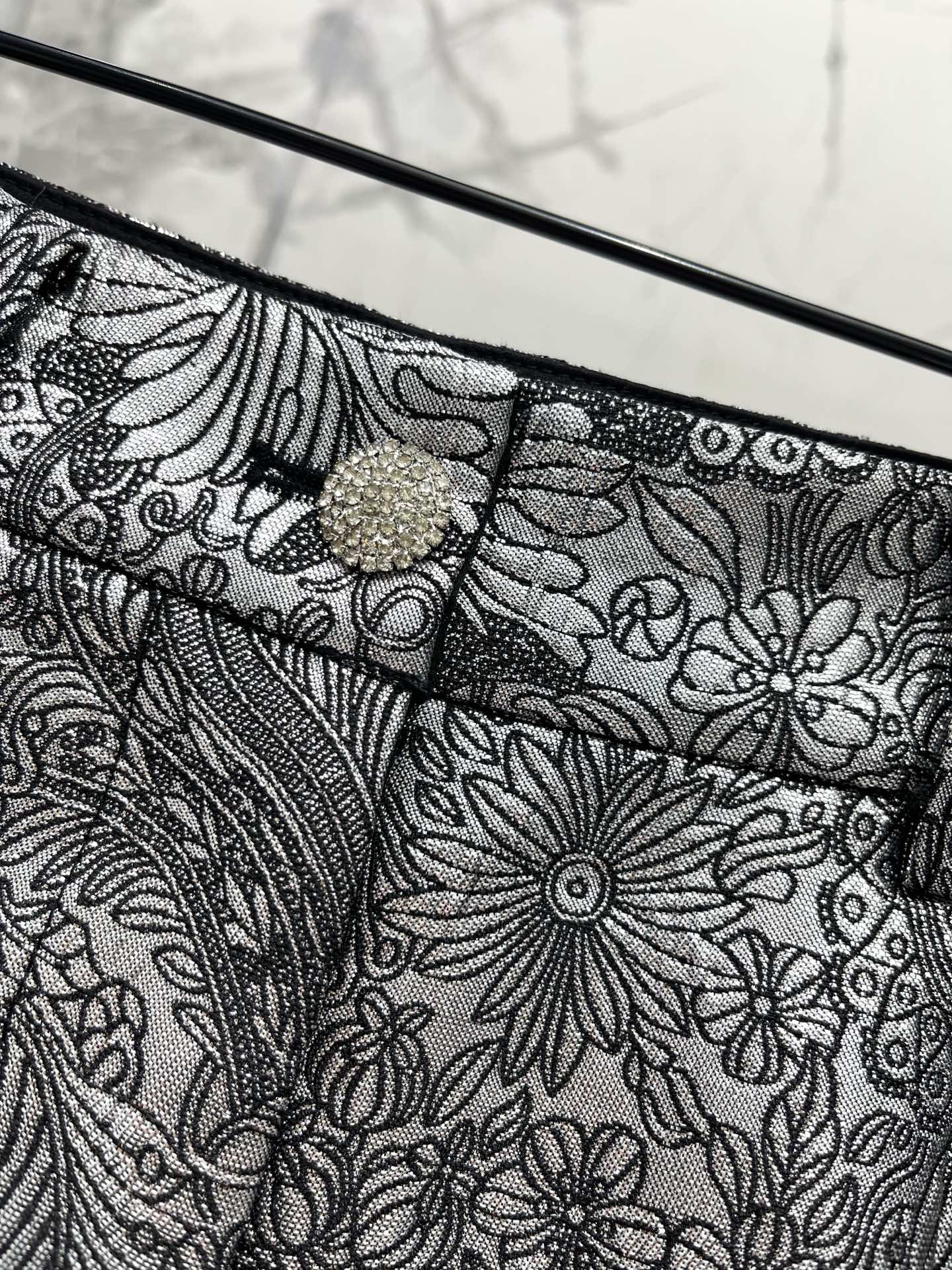 VALENTINO 26S HIGH-WAIST SHORTS 443