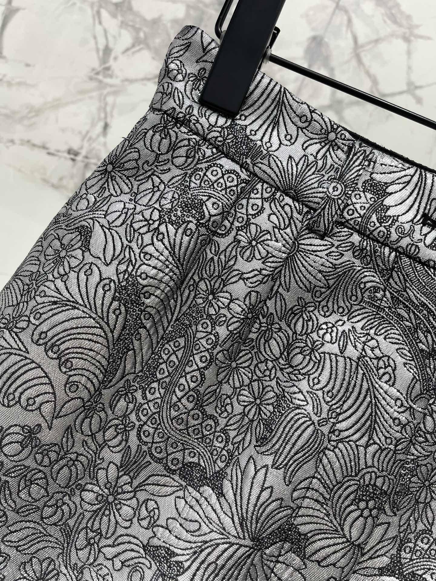 VALENTINO 26S HIGH-WAIST SHORTS 443