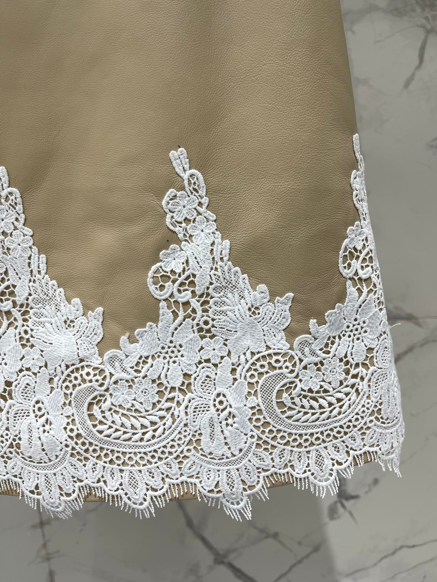 VALENTINO 26S LACE-TRIM MINI SKIRT 427