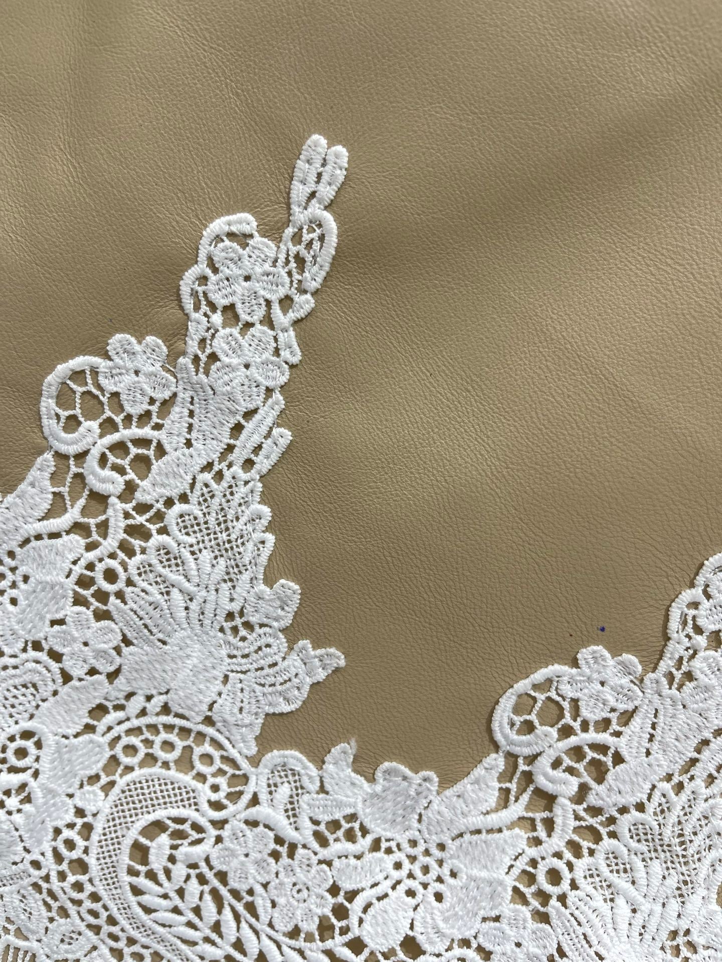 VALENTINO 26S LACE-TRIM MINI SKIRT 427