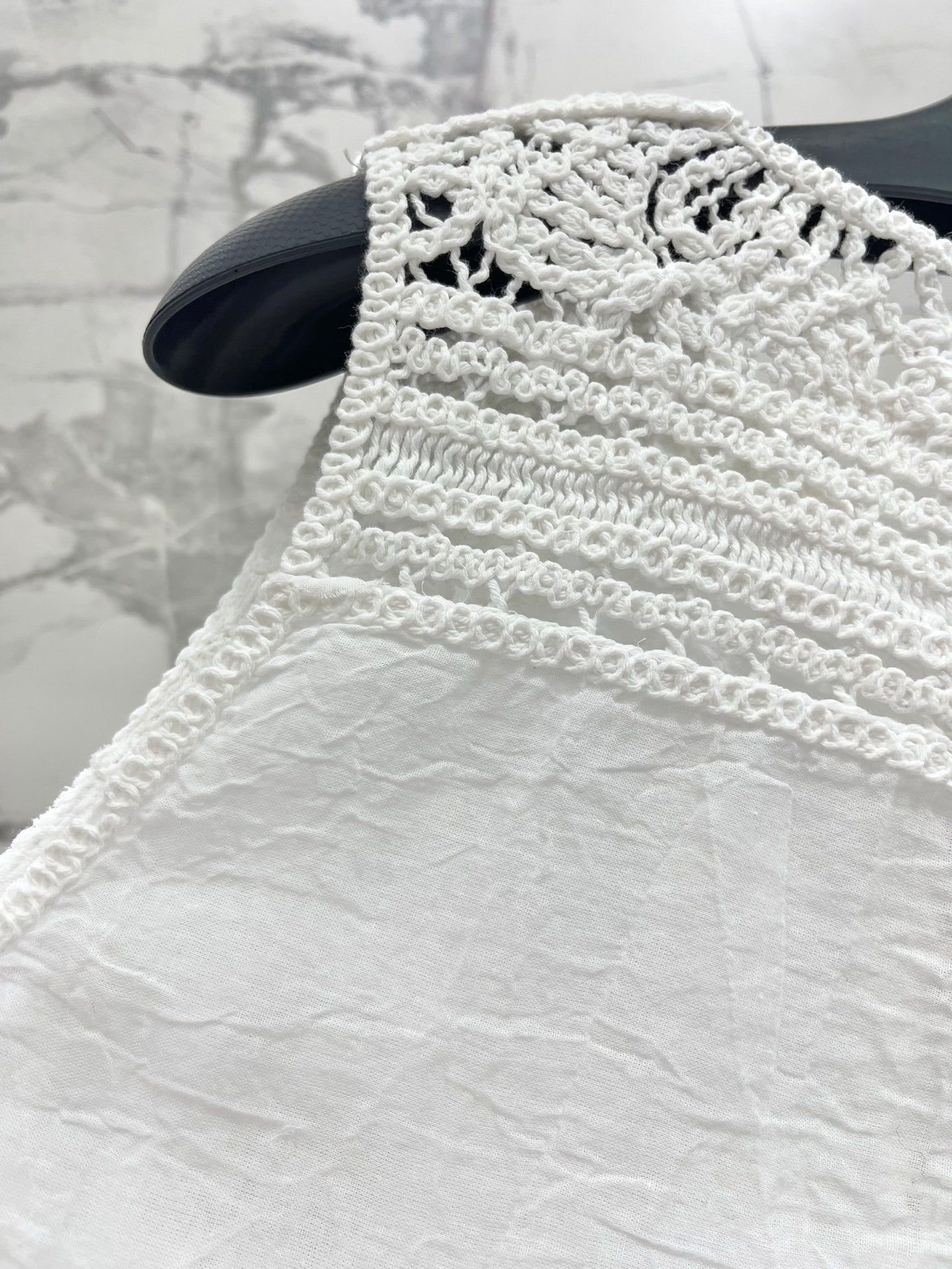 VALENTINO 26S SLEEVELESS CROCHET-TRIM TOP 449