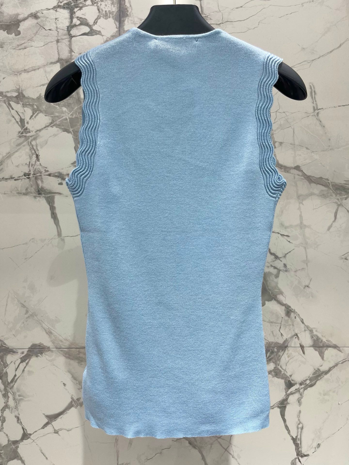 VALENTINO 26S SLEEVELESS V-NECK KNIT TOP 441
